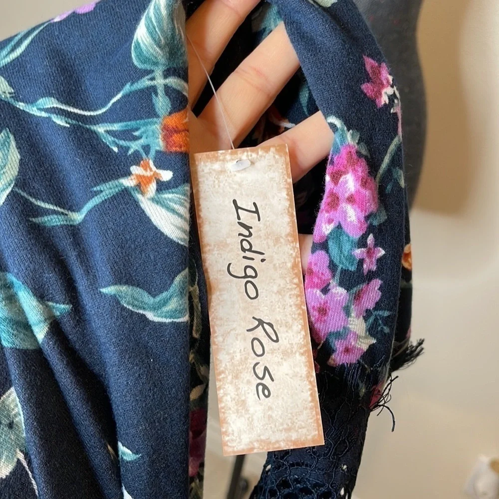 Nwt Indigo Rose Floral Tie Front Lace Trim Sleeves Top Size Large